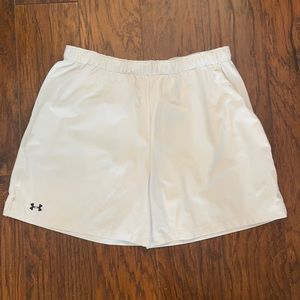 Women’s Medium White Under Armour Shorts